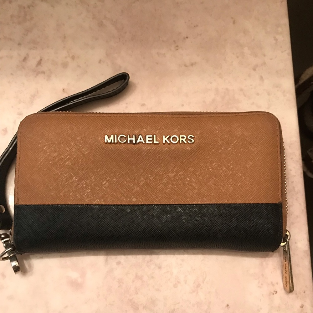 Michael Kors wristlet wallet